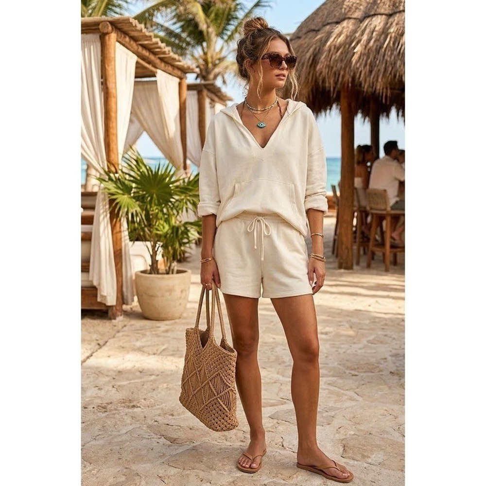 Timing‎ LA NWT Cream/white Hoodie and Shorts Two Piece vacation Lounge Small
